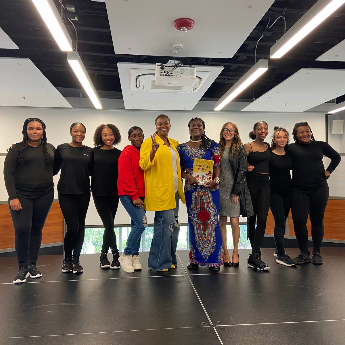 CMKiaraDaniels's tweet photo. Thank you to all of the organizers and community members who helped make Hilltop Story Fest possible yesterday! Special shout-out to @TacomaLibrary and @TCH1910 for hosting. 🥰💃🏽🎉 https://t.co/TJeKDwA43c