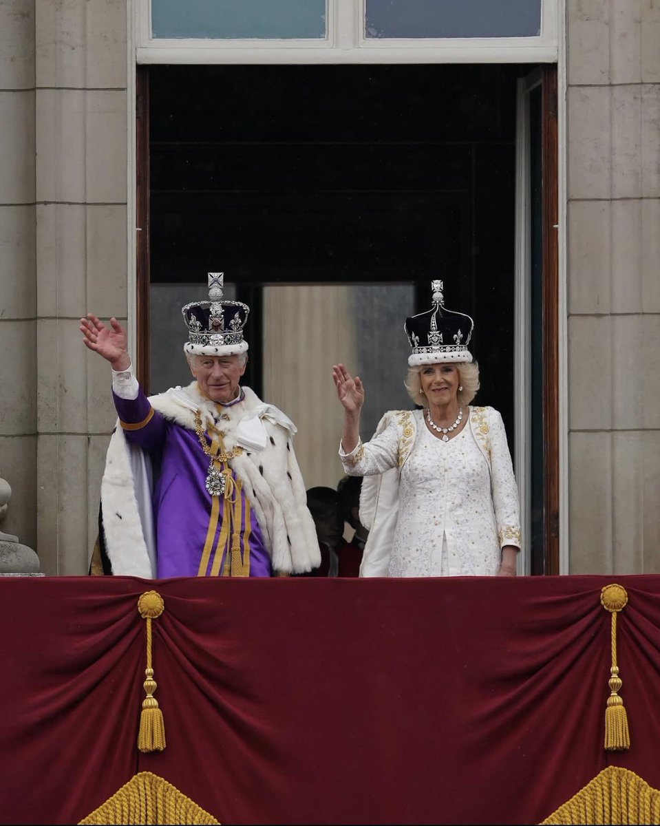 SGadiBolton's tweet photo. Shree Swaminarayan Gadi Sansthan Bolton sends our heartfelt congratulations to the The Royal Family on the crowning of King Charles III and Queen Camilla. 

👑God save the King!👑

#CoronationDay #GodSaveTheKing #RoyalCoronation #RoyalCeremony #KingOfEngland #UK https://t.co/C6g9S1gTsU