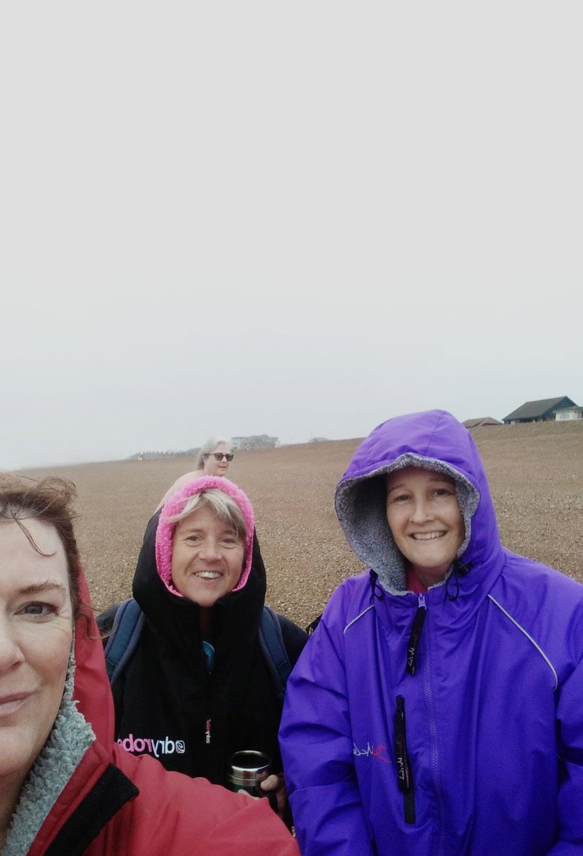 A misty start to day seven justgiving.com/page/seafordse… <a href="/purplepuffin/">Andy Cook</a> <a href="/stwilfridstweet/">St Wilfrid's Hospice</a> #seaford #seaswimming #coldwater #wildswimming #SundayMorning #dryrobeterritory