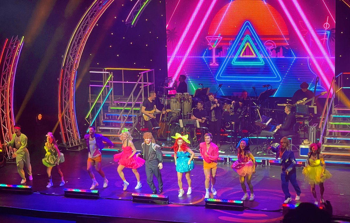 What an absolutely FAB-U-LOUS show! Loved every bit of the Strictly Come Dancing Professionals <a href="/edinplayhouse/">Edinburgh Playhouse</a>! Special shoutout to <a href="/SCDband/">SCD Band 💙</a>, <a href="/TaraMcDonaldTV/">Tara McDonald</a> and <a href="/_PatrickSmyth/">Patrick Smyth</a> 🔥🔥🔥🔥🕺💃🪩✨ If you get the chance to see it then you should defo go!!