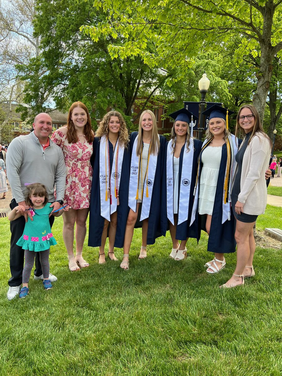 Congratulations to our 4 seniors on their graduation yesterday! We are so proud of you, we cannot wait to see the impact you make on the world! 

Pios Forever 💙 #longblueline