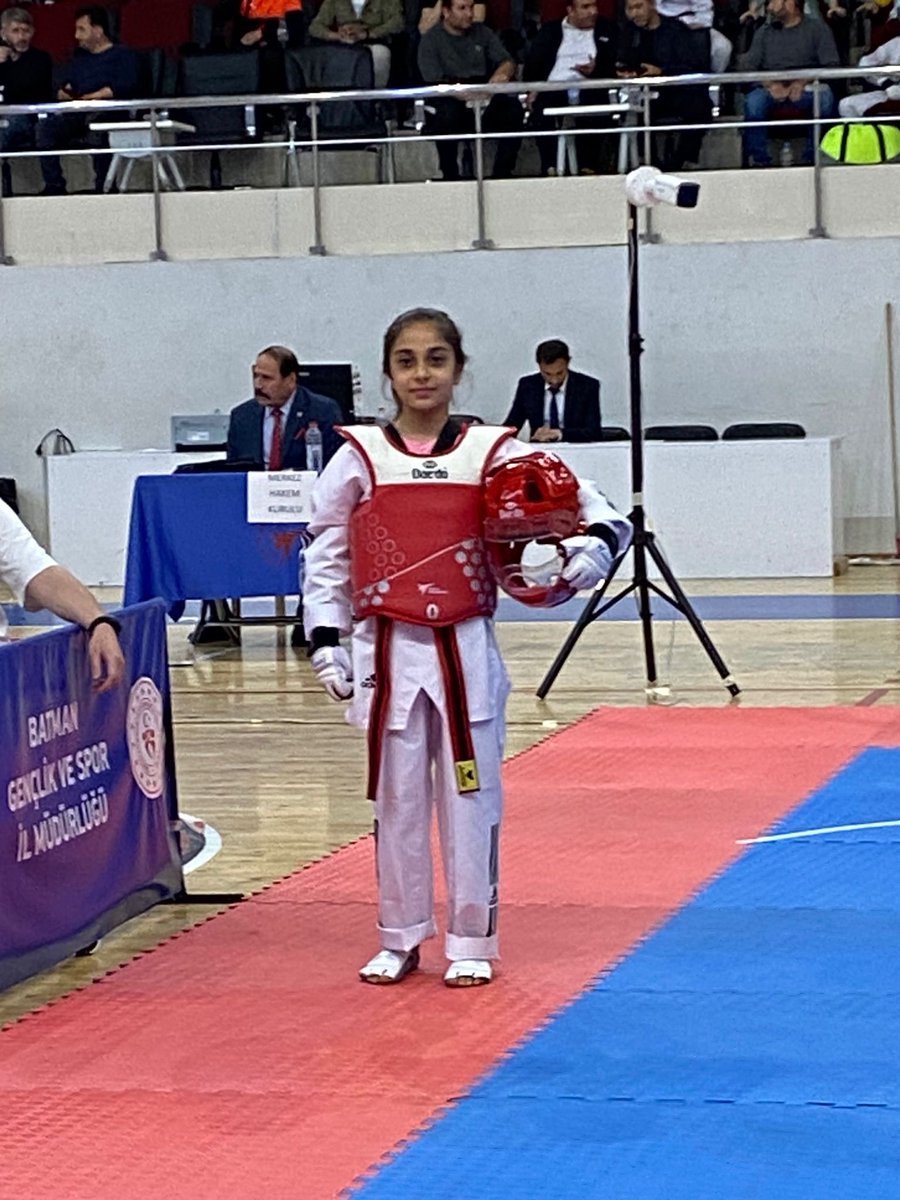 MavikentO's tweet photo. Okulumuz öğrencilerinden Ceren Ağdoğan Taekwondo Türkiye okullararası minikler yarı final müsabakasında birinci olmuştur. Tebrik ederiz 👏✨ @gul_davut @yasintepe @erdalkilinc27 https://t.co/ndxz0kJEuf