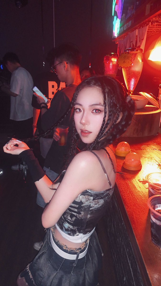 LYT_kin193's tweet photo. 周末🖤
#egirl #dreadrocks #chains #choker #gothic #dark #darkfashion #y2kfashion #y2k #y2kมือสอง #fashion #livehouse #disco https://t.co/vaZnjzmVLY