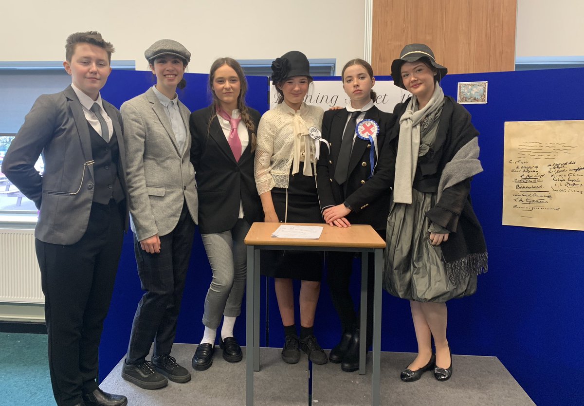 histforall's tweet photo. @mountmercycork Decade of #Centenaries presentations - role plays on 1918 Election, Burning of #Cork, Signing of Anglo-Irish Treaty, Debates on Treaty 1920s style #histedchatie @CorkHTA https://t.co/iC5e5LVOX7