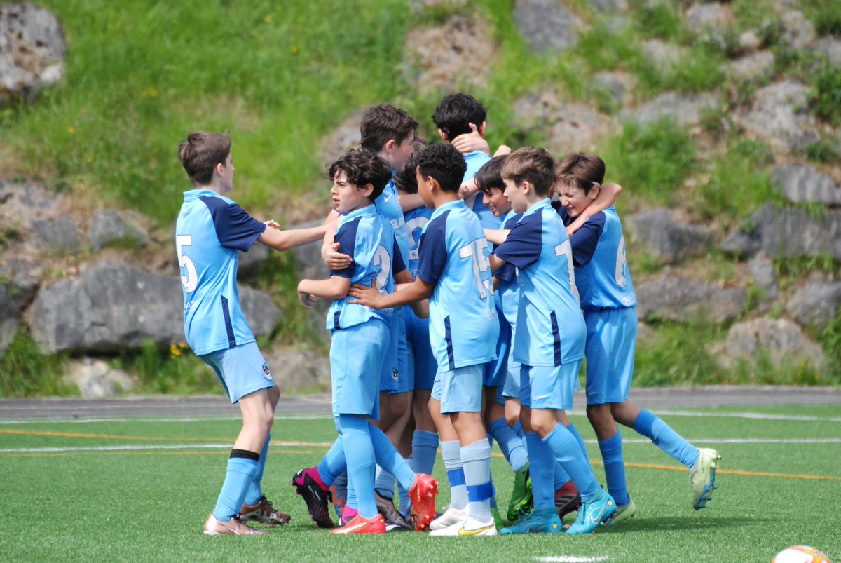 🏆 𝗜𝗻𝗳𝗮𝗻𝘁𝗶𝗹 𝗧𝘅𝗶𝗸𝗶 taldeak lehen postua eskuratu matematikoki du Txapeldun Fasean atzoko garaipenaren ondoren, <a href="/LazkaoKE/">Lazkao Kirol Elkartea</a> oso on baten aurka. 

🚀 Orain, faseko azken neurketa eta finalaurrekoaren bila! 💙

Goazen, 𝗘𝗞𝗜𝗣𝗢! 👏🏻