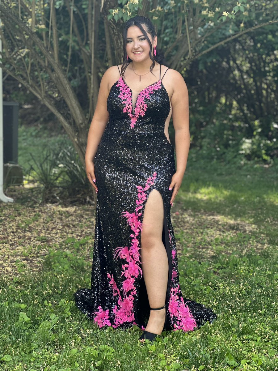spankme_224's tweet photo. Prom 2023 @OliviaBarnhill_ @GreenWavePride @GallatinSB @atlantapremier07pitt https://t.co/Tnd4B8BgiU