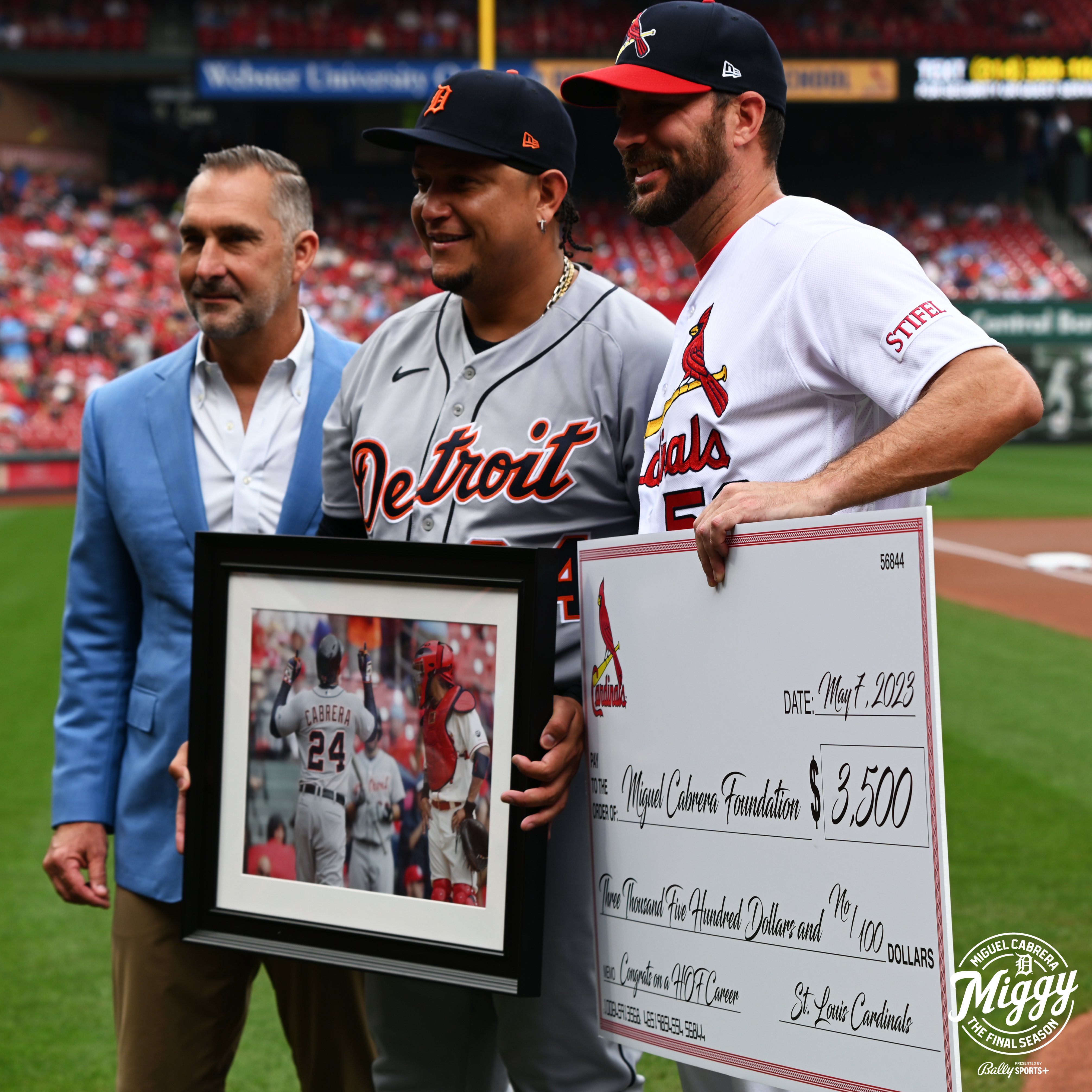 Detroit Tigers on X: STL salute. 🫡 Adam Wainwright and the @Cardinals  presented Miggy with a framed photo of his 400th home run, hit here in St.  Louis, and a $3,500 check