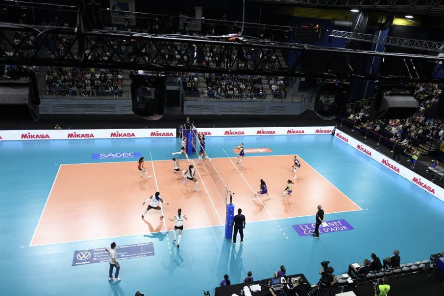 MTabarot's tweet image. Un très grand match dans une ambiance extraordinaire à La Palestre qui se conclut par une fabuleuse victoire du @VOLEROLECANNET pour le dernier match de la saison à domicile. Une très belle prestation qu’il faudra réitérer maintenant à Mulhouse dimanche prochain. Allez #LeCannet