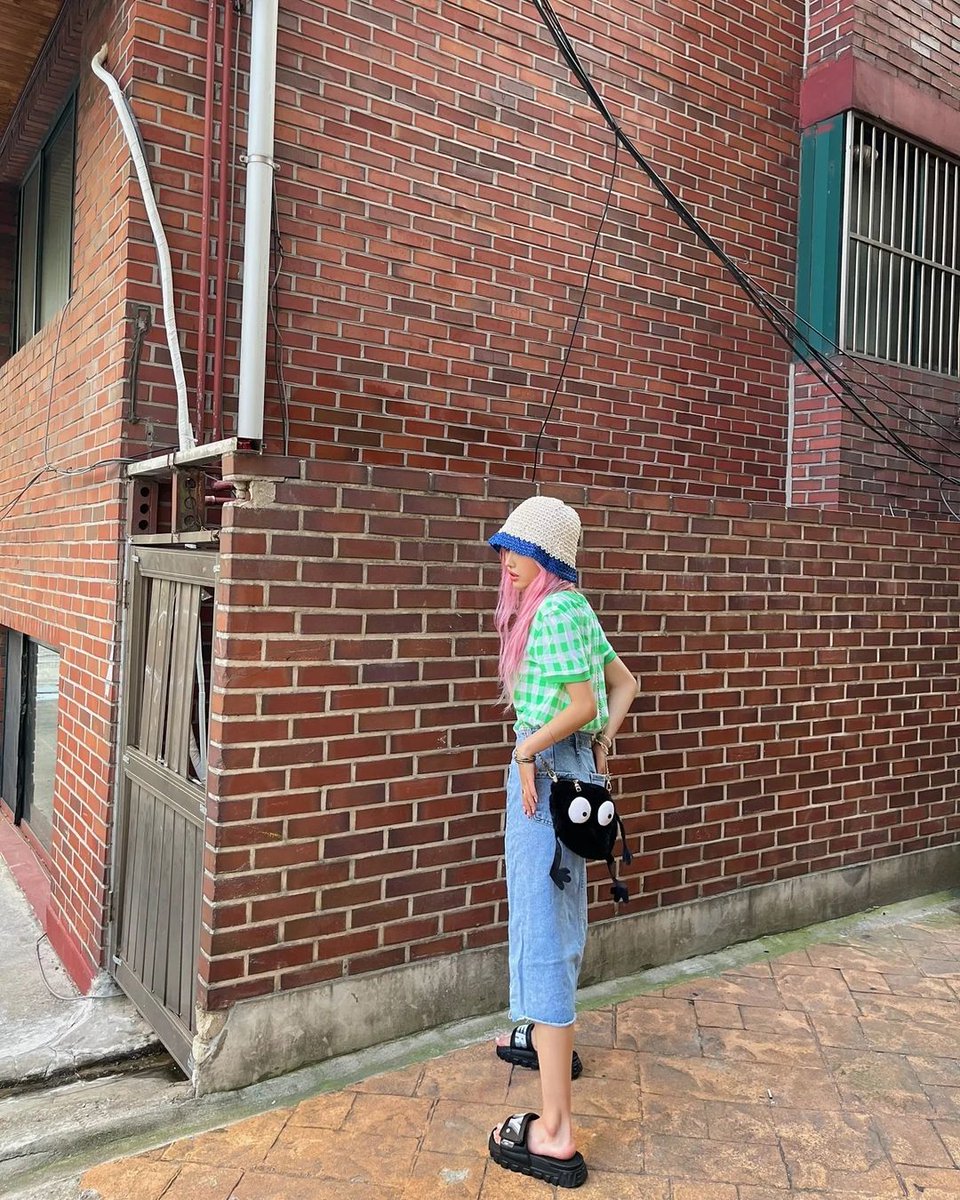 tinybluer's tweet image. ㅤ
       𝖣𝗂𝖽 ႸიႮ ᧁׁꫀׁׅܻ݊tׁׅ what kíղժ of ᏰᎥᎿᏟᏲ I am?
   가질 수 있는 것보다 어려운 걸 좋아해
ㅤ