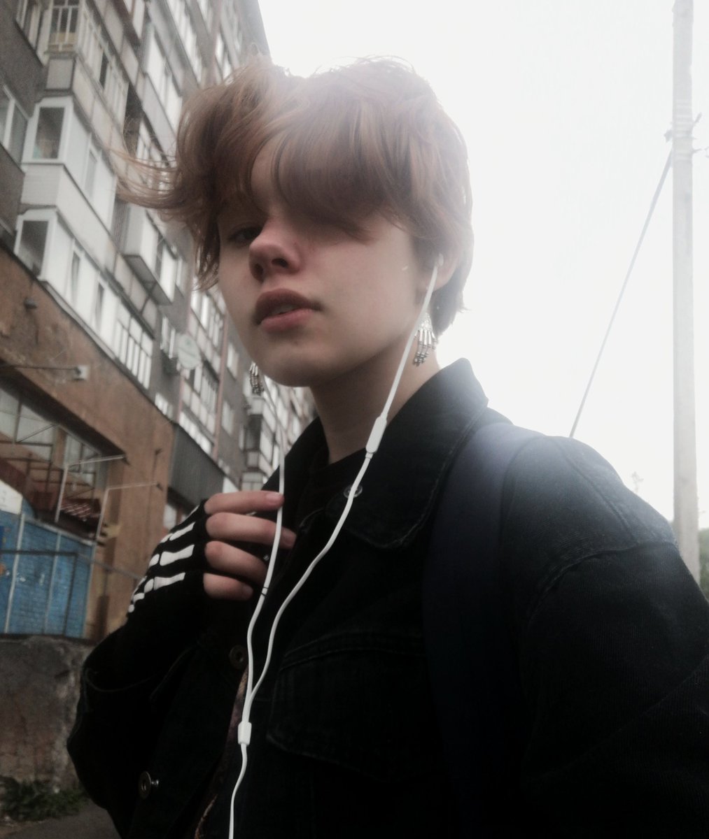 mydncngclwn's tweet photo. май 22/май 23 

забавно это чуть ли не единственная моя фотка с прошлого мая а еще слушала декей в тот момент https://t.co/jjP2dcRil8