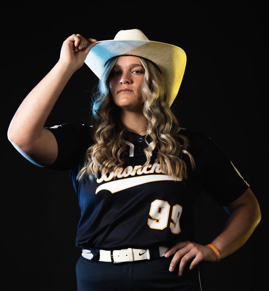 ucoathletics's tweet photo. ROLL. https://t.co/C8iTIGqpE6