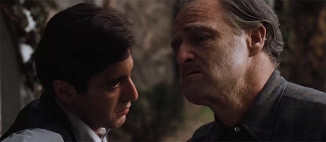 syylcine's tweet photo. Une chose m’a énormément frappé, c’est la scénographie tout est réfléchit pour que chaque disposition soit lourde de sens. Au début, on voit un Brando debout, puissant dans le noir qui a le dessus sur son fils et Coopola finit par l’assoir dehors, en face de son fils avec pudeur. https://t.co/HTLHYT9iO2