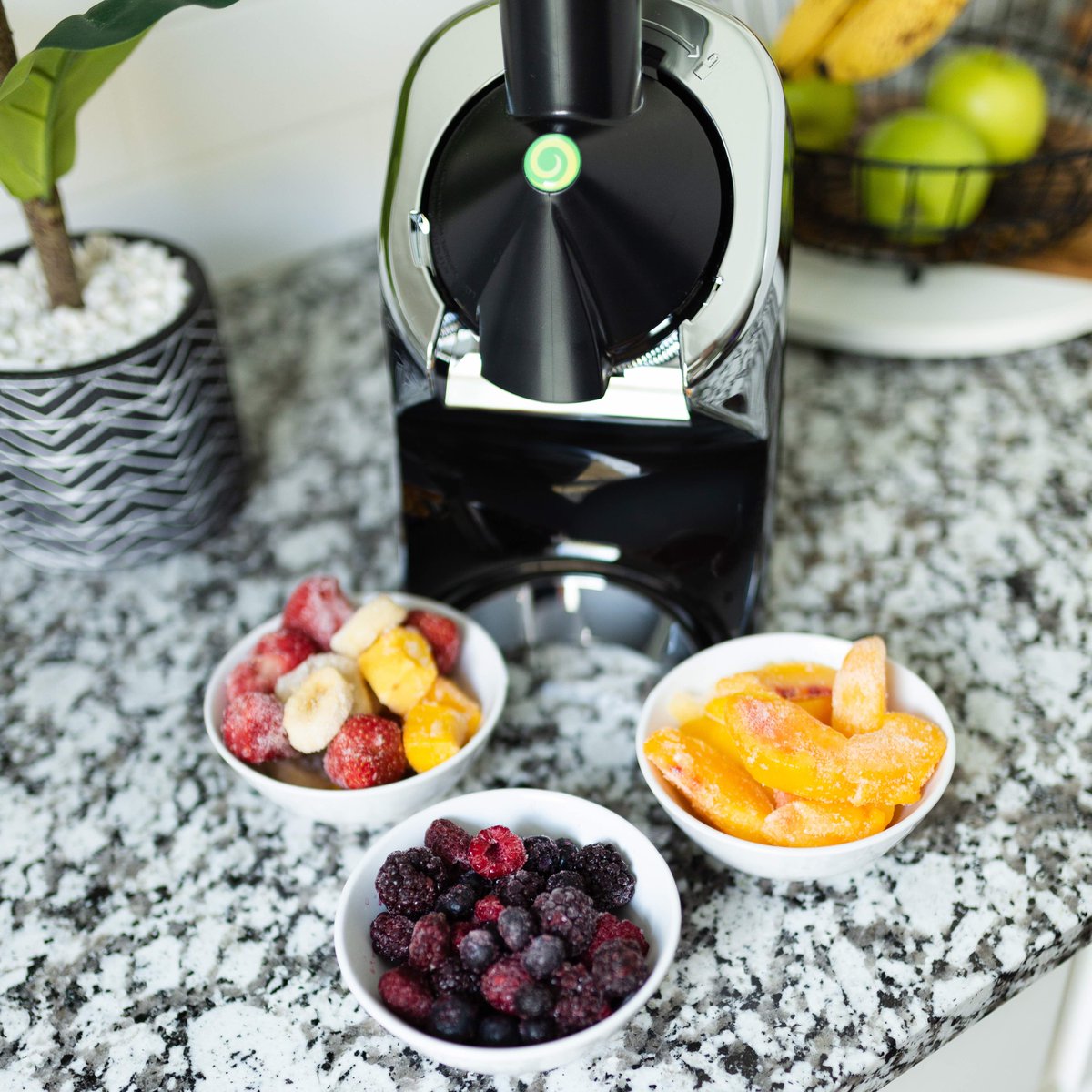 YONANAS TIP 👉 set your frozen fruit out to thaw for 10 minutes before making your dessert for the perfect consistency!
#yonanas #nicecream #icecream #glutenfree #dairyfree #vegandessert #healthydessert