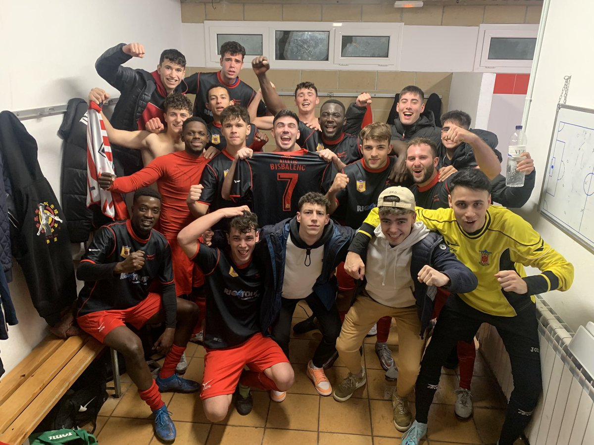 ❤️🤍1r equip🤍❤️

Avui s’ha acabat la temporada. Tot i acabar amb el mal regust de la segona fase, acabem contents per haver assolit l’objectiu de la permanència.
Gràcies a tots els bisbalencs que heu vingut al municipal durant l’any, fins l’any que ve! ⚪️🔴