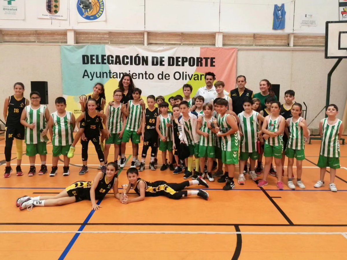 cb_umbrete's tweet photo. Nuestro equipo minibasket mixto con ayuda de algunos preminis protagonizaron ayer un encuentro en Olivares
Menudos cracks 💯 https://t.co/WObLZ5oJLF