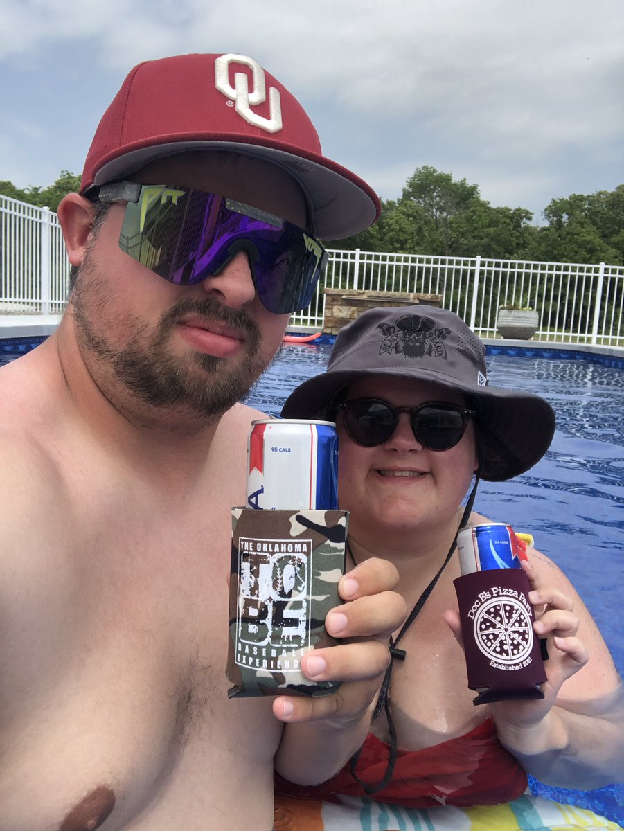 donkeyballcc's tweet photo. This is how we pass the time for a @OU_Baseball rain delay https://t.co/0IllP64xT1