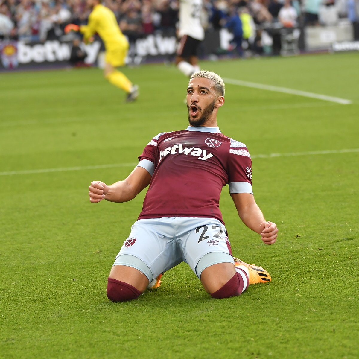 WestHam's tweet photo. Get in, Saïd! 👊 https://t.co/y0vKFRUZDC