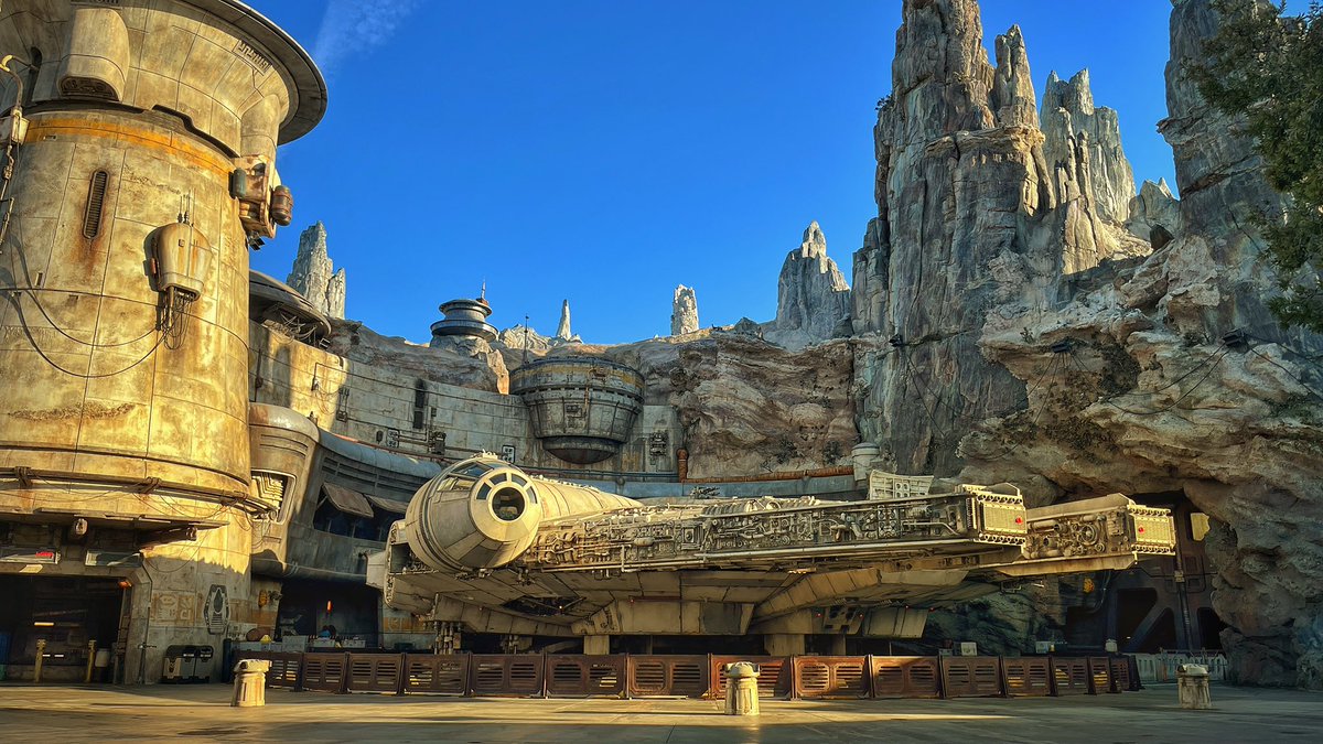 michaelwadapics's tweet photo. Good Morning from Black Spire Outpost.
.
.
.
#batuu #blackspireoutpost #starwarsgalaxysedge #disneyland #michaelwadaphotography https://t.co/XCTqekKj0D
