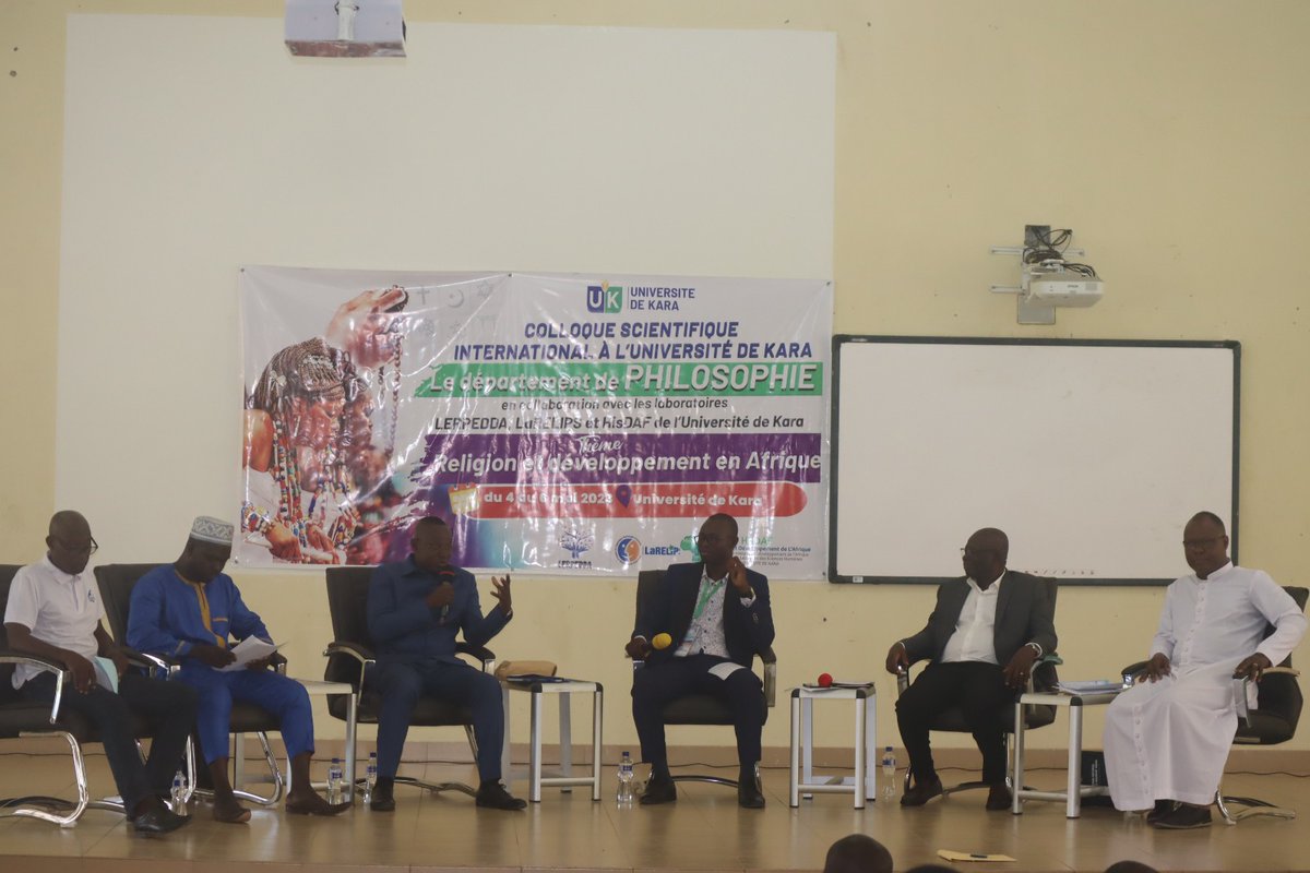 MouzouStephen's tweet photo. J'ai eu l'agréable plaisir de modérer ce 6 mai le Haut panel d'échange sur le thème "La religion aujourd'hui : quelle(s) contribution(s) au dev. en Afrique" ds le cadre du colloque scientif. intl organisé par le département de Philosophie de @KaraUniversite. 
Débat très riche. https://t.co/dlTpRwXOiE
