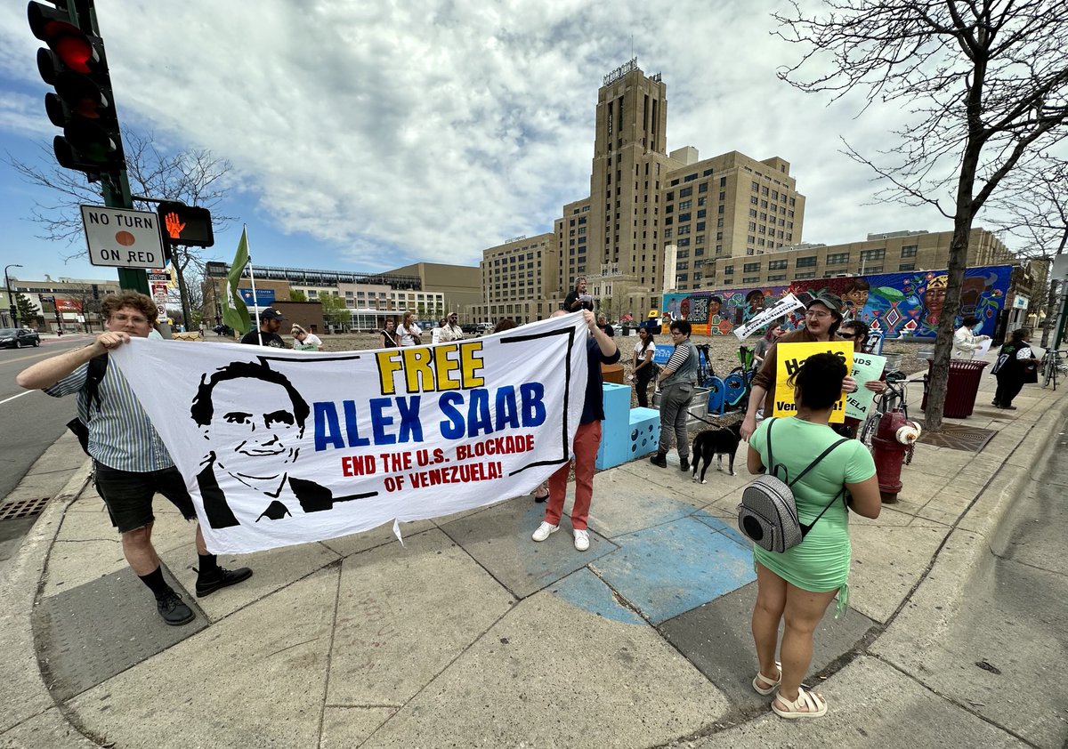 Rally in Minneapolis demands 'free Alex Saab'! #freeAlexSaab #libertadparaalexsaab #Venezuela #psuv ⁦@AntiwarMN⁩ ⁦@freedomroadorg⁩ ⁦@TomBurkeChicago⁩