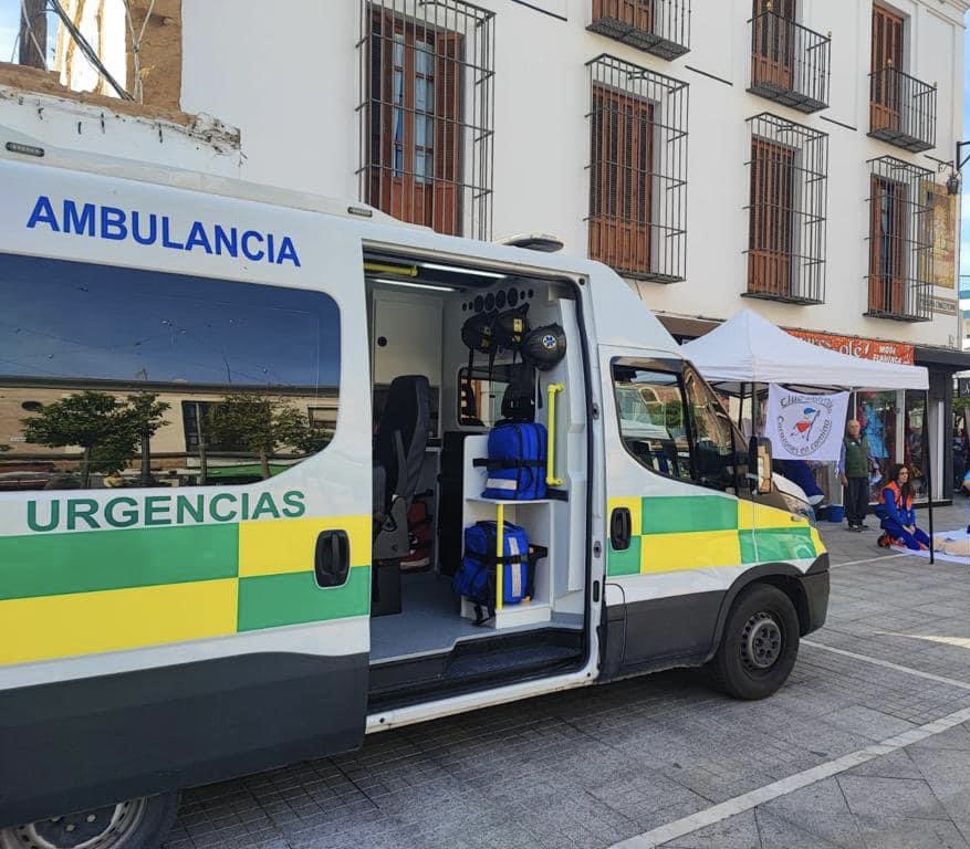 asm_malaga's tweet photo. Estar en cada lugar que exija un dispositivo de atención sanitaria o reúna grandes concentraciones  de personas. Los eventos deportivos y de ocio, ferias, romerías y celebraciones implican la presencia de nuestras ambulancias. En @asm_malaga nos sentimos parte de cada territorio https://t.co/oCrzROYyNm