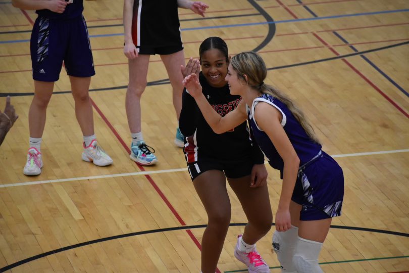 lachmiller2025's tweet photo. We compete on the court &amp; have fun doing it! 🔥✨♥️
#FierceAndFun
#TeamworkMakesTheDreamWork
@CrossfireGHoops https://t.co/TDL5w8OTYU