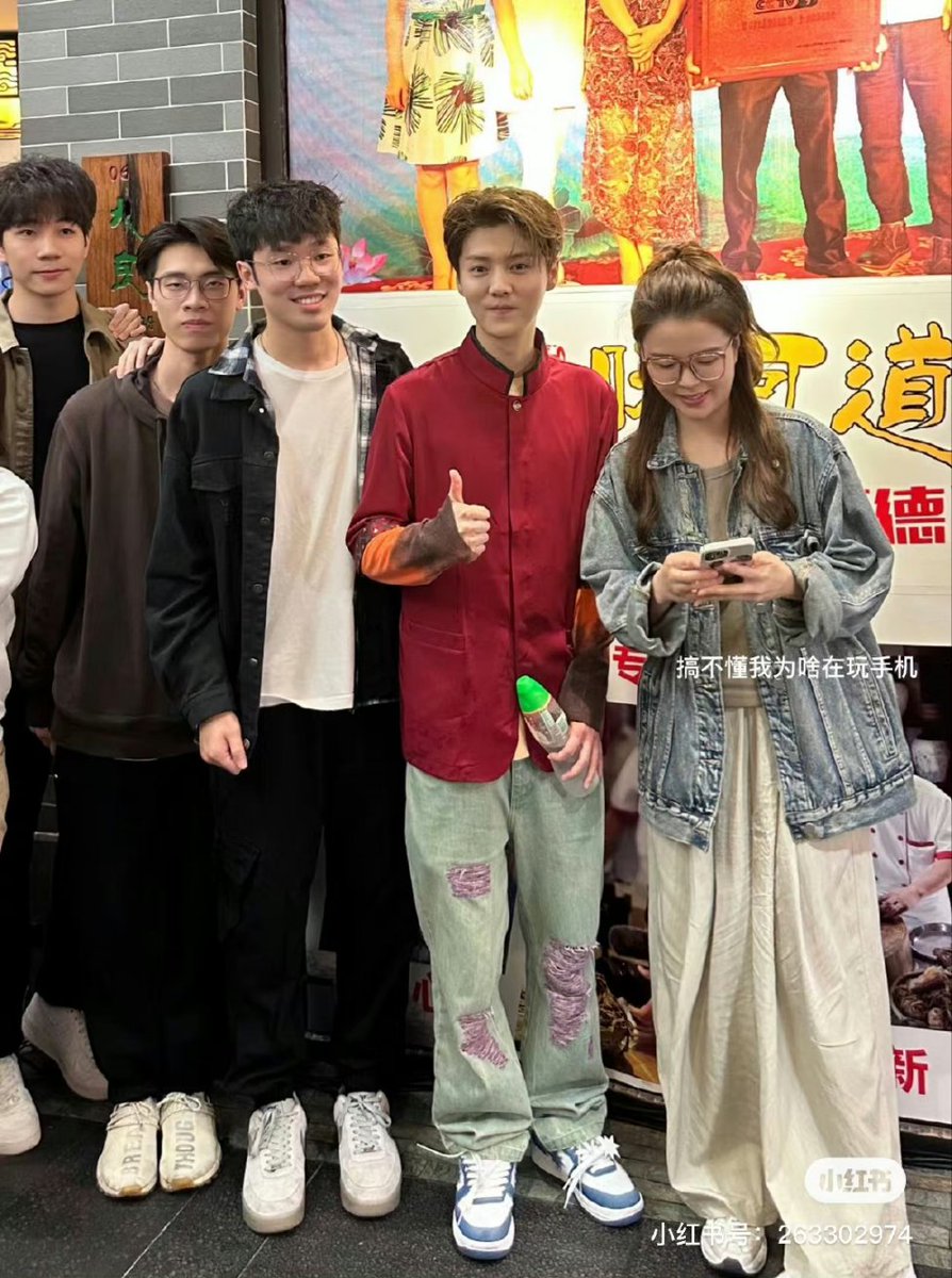 SeHan_7's tweet photo. "An excited heart with trembling hands! So lucky to be so close
LuHan is very handsome and has very good skin"

"Who knows, 5ha’s recording, each of them is super good!!! It’s my honor to participate in 5ha’s experience of laughing all day from the first season to the present.. https://t.co/7S4hkwiNWN
