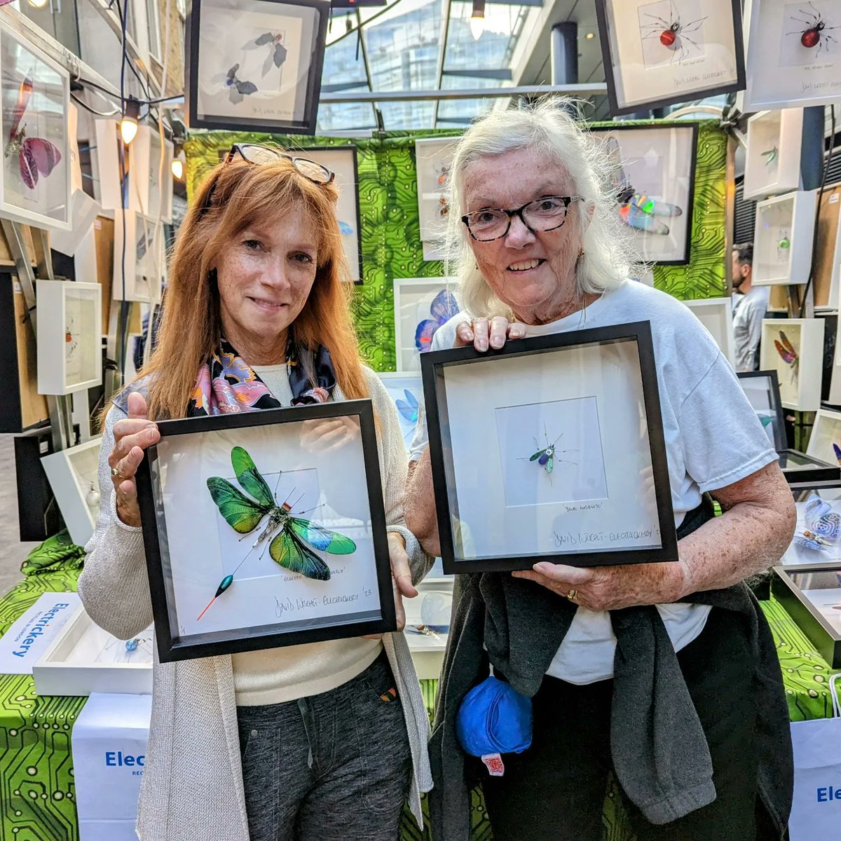 electrickeryart's tweet photo. Here are some more lovely people giving homes to some cool #Techsidermy #bugs.
Available online at https://t.co/8eWHtJ1ONi and at @spitalfieldse1 market every weekend.
#Electrickery by David Wright
#recycled #iridescent #ewaste #butterfly #framedart #dragonfly #ewasterecycling https://t.co/2Wj8jajHZt