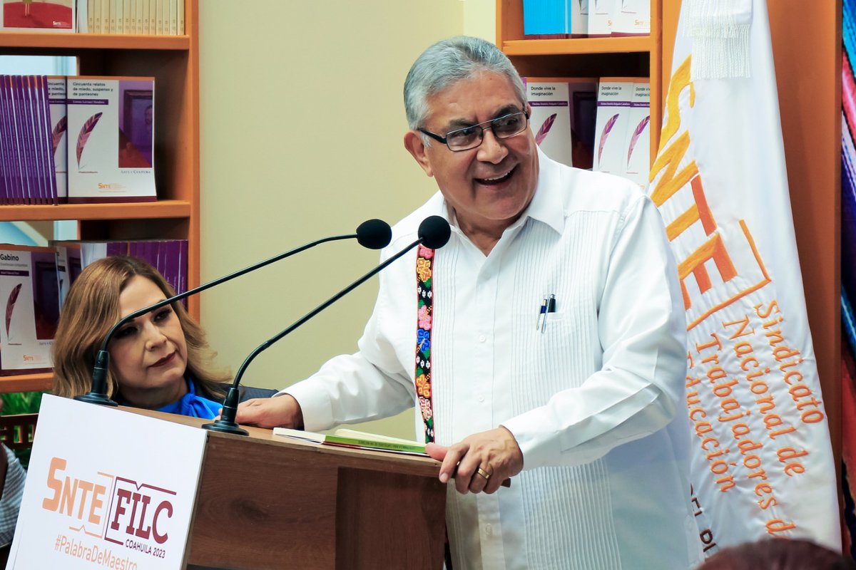Seccion44SNTE's tweet photo. #SnteFIL

Desde el stand #SNTE 📚 en la @FILCoahuila 🪶 el Srio. Gral. del Sindicato, Mtro. Alfonso Cepeda Salas, reconoció a los maestros por su valiosa labor en las aulas, y, además, ser autores de obras literarias e investigación. “Ustedes engrandecen a nuestro Sindicato”. https://t.co/MMyR9JBfqA