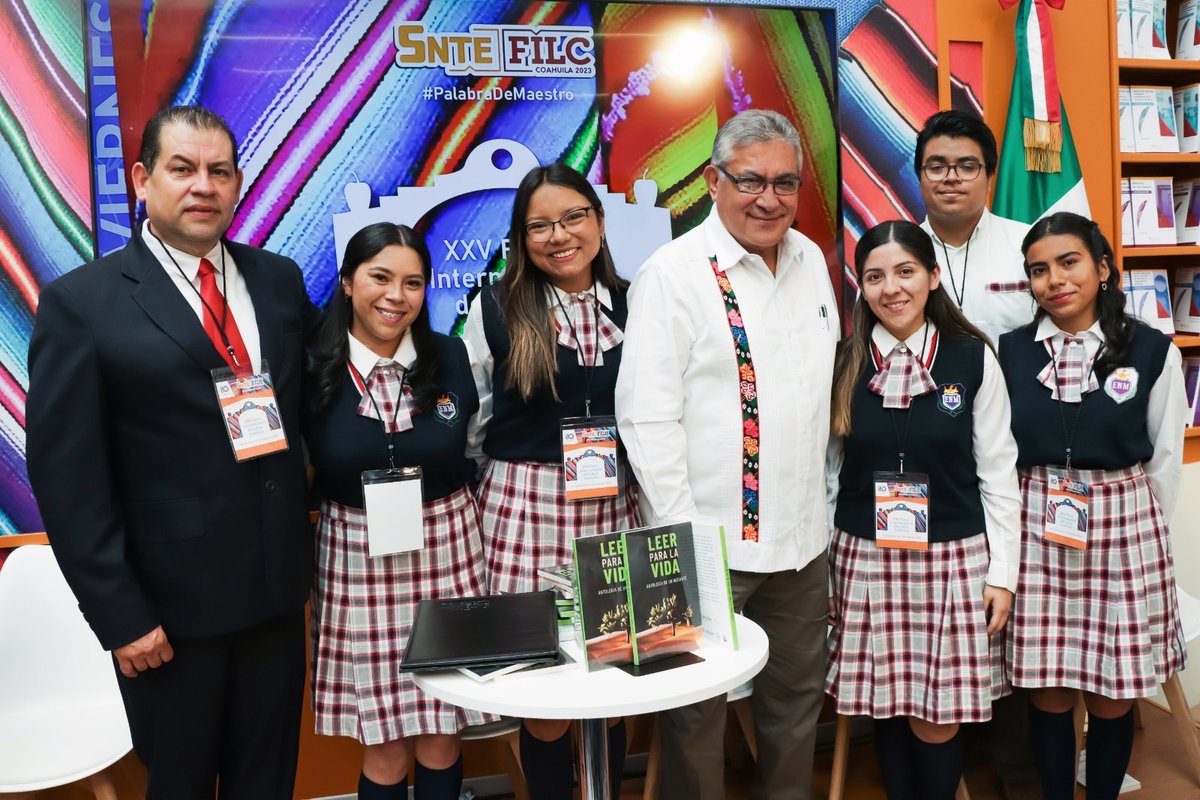 Seccion44SNTE's tweet photo. #SnteFIL

Desde el stand #SNTE 📚 en la @FILCoahuila 🪶 el Srio. Gral. del Sindicato, Mtro. Alfonso Cepeda Salas, reconoció a los maestros por su valiosa labor en las aulas, y, además, ser autores de obras literarias e investigación. “Ustedes engrandecen a nuestro Sindicato”. https://t.co/MMyR9JBfqA