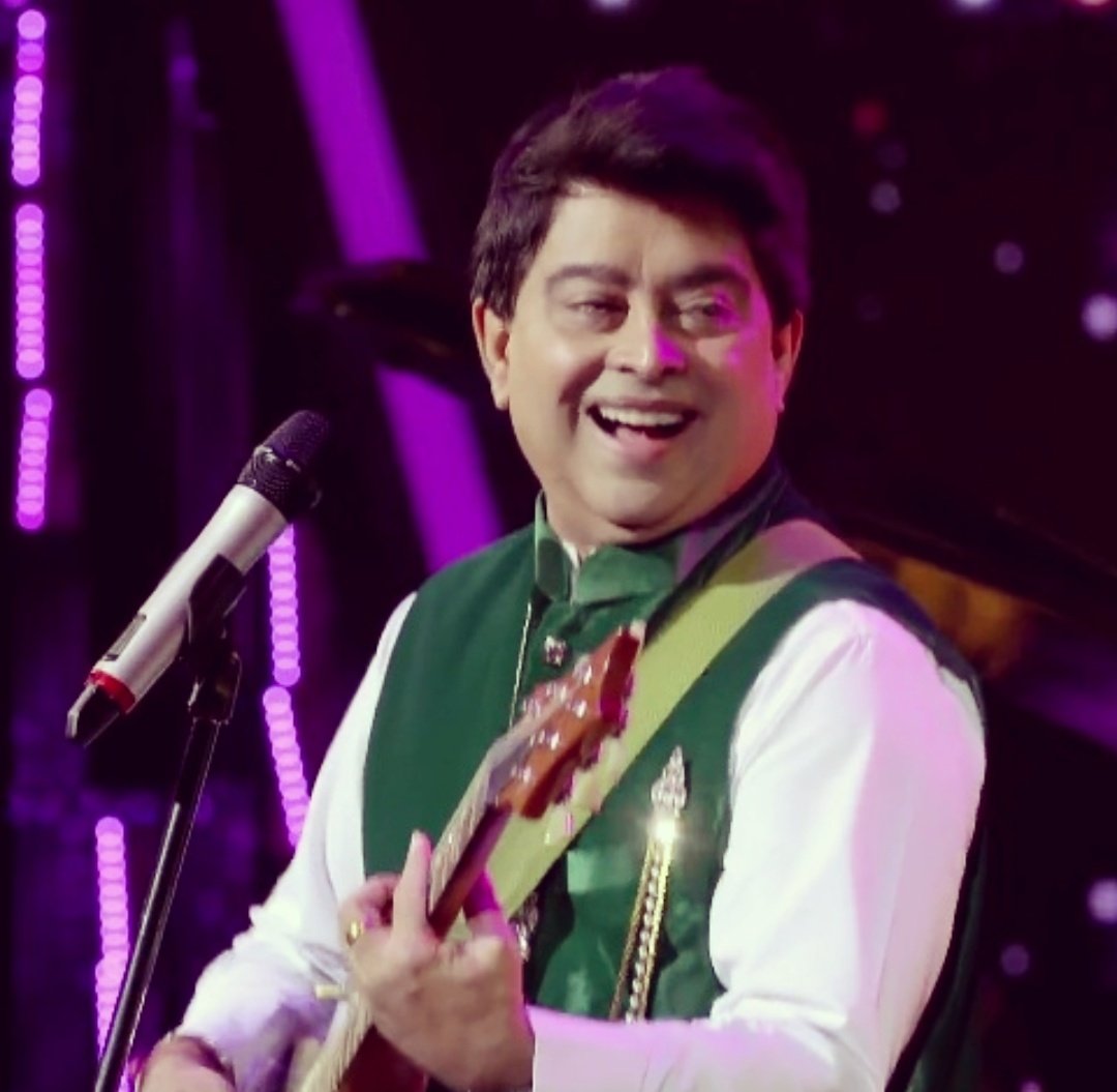 JeetGanguliFans's tweet photo. Jeet Gannguli's #SathiBhalobasa becomes his 20th & 2nd Bengali Song to reach 100 Million Views on YouTube!😍❤️🎸
👉 https://t.co/oE8YoyUaFp
#MelodyKing #HitGannguli @jeetmusic #PriyoC #MissJojo @idevadhikari @YourKoel #SujitGuha @nispalsingh @SurinderFilms https://t.co/2v6EMgY9Mn