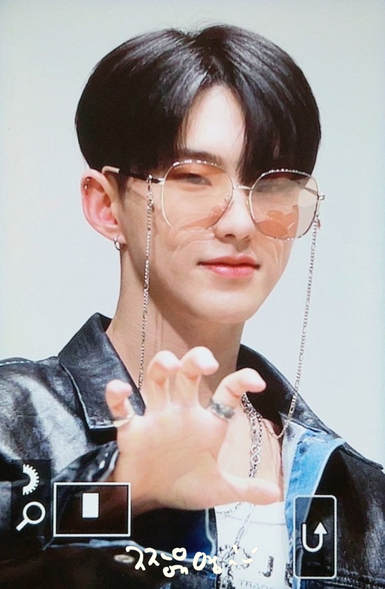 _tigerinmymind's tweet photo. 230507 뮤직플랜트 대면 팬싸 #호시 #세븐틴

🕶🐯 https://t.co/7odKreN0Aj
