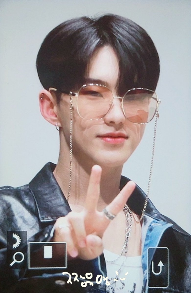 _tigerinmymind's tweet photo. 230507 뮤직플랜트 대면 팬싸 #호시 #세븐틴

🕶🐯 https://t.co/7odKreN0Aj