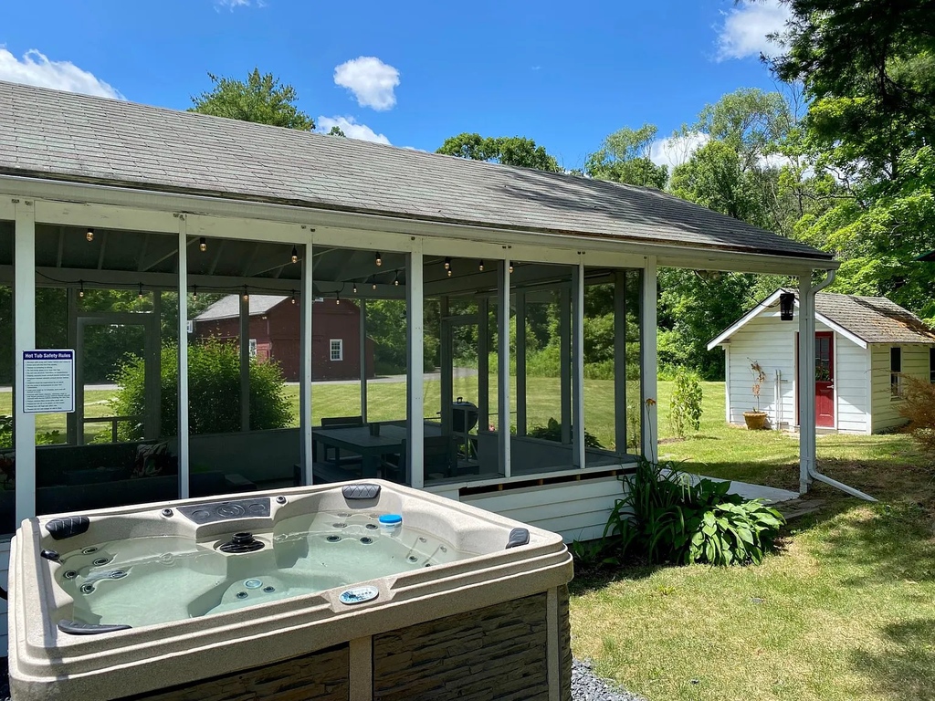 Ghent, NY 4Bd | 2Ba | 1,776 sqft.⁠
⁠  ⁠
Listed For $579.000
⁠
youtu.be/RJrPlGu1pKA
⁠
#upstateny #hudsonvalley  #hudsonvalleyny  #hudsonvalleyrealty  #upstatenewyork #newyork #newyorkliving #homes #columbiacounty  #columbiacountyny⁠ #nyc