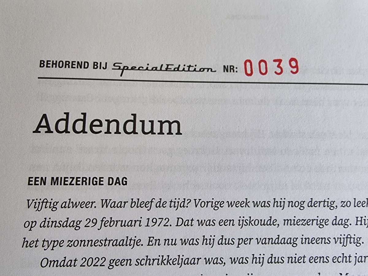 PBruijnzeels's tweet photo. @digihaas Afgelopen week de Mr. Blik Special Edition met het mooie nummer 0039 en een signatuur van Mr. Blik himself in paars, ook nog voorzien van een extra hoofdstuk en wederom een prachtige boekenlegger aan de verzameling kunnen toevoegen 😃 Wederom hartelijk dank Leo ! 🤝👍 https://t.co/8DnmlguIYz