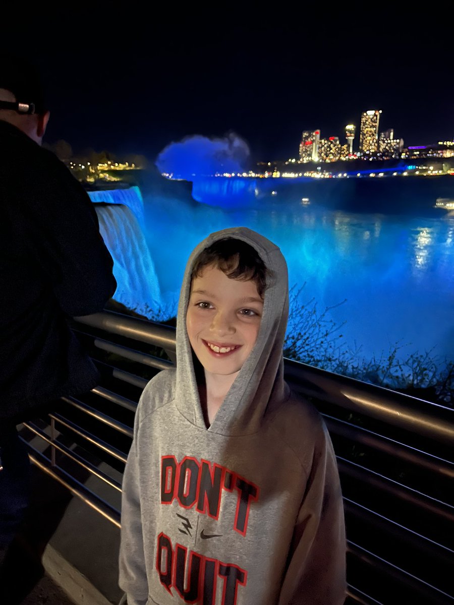 NDeLaney83's tweet photo. Getaway with this guy to see cousins and experience Niagara Falls! #RainforestCafe #NiagaraFalls https://t.co/hrQVjLwBdr