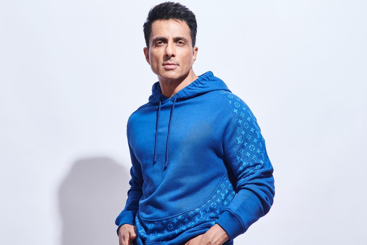 SonuSood's tweet photo. 💙

📷: @vedishnaidu https://t.co/STXATBYqEL