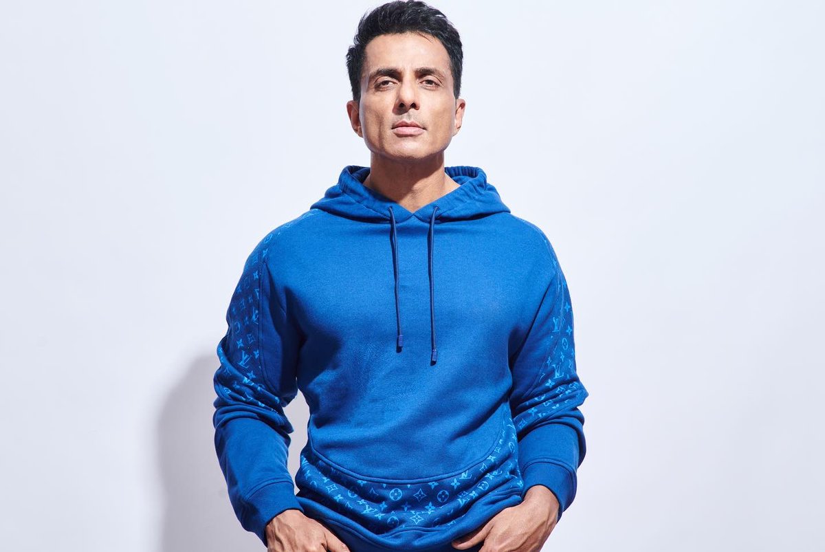 SonuSood's tweet photo. 💙

📷: @vedishnaidu https://t.co/STXATBYqEL