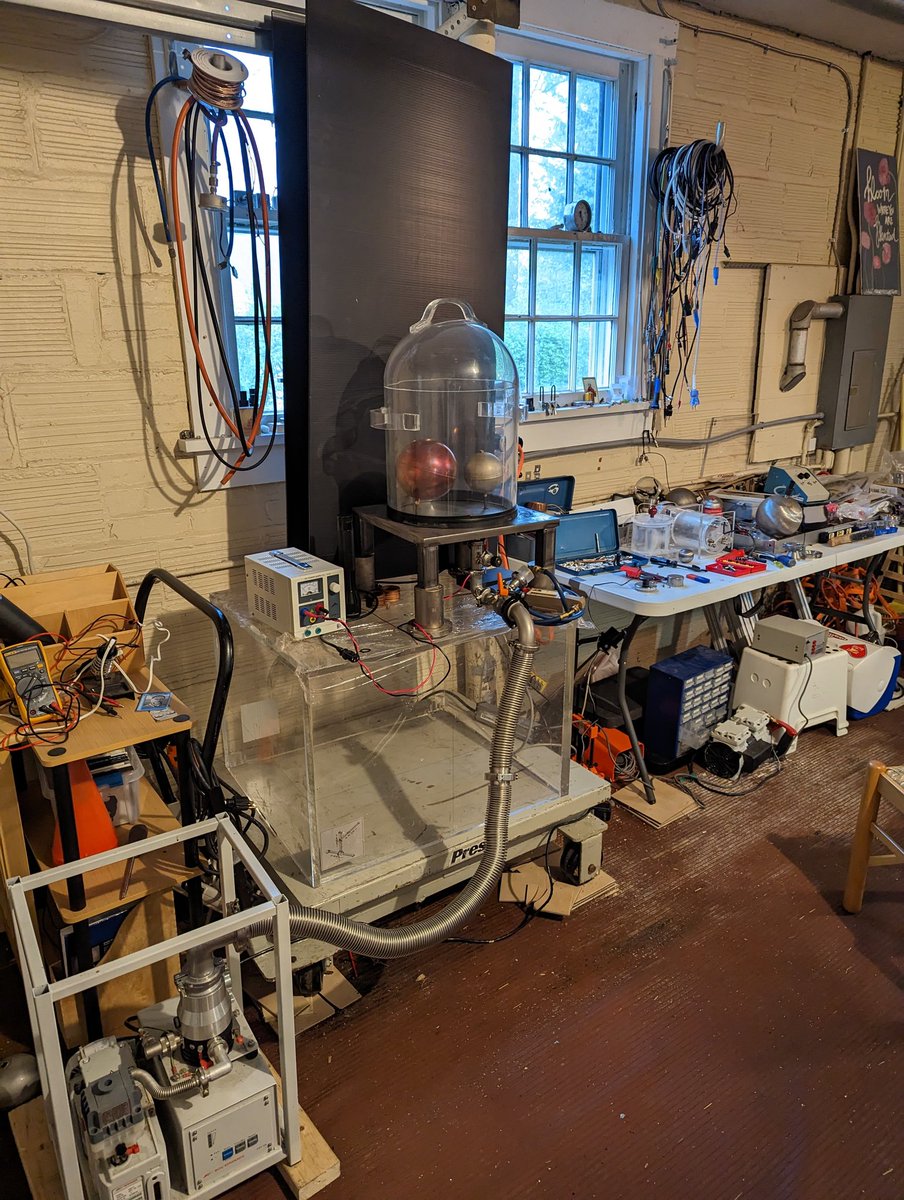 sandwall's tweet photo. The #planeterrella was invented by #KristianBirkeland to test his #northernlights hypothesis. Modern pumps & power supplies enable recreation in the lab (or garage). Magnetic fields enable shaping of the flow of plasma to simulate the polar aurora. https://t.co/m83xD3X8gZ