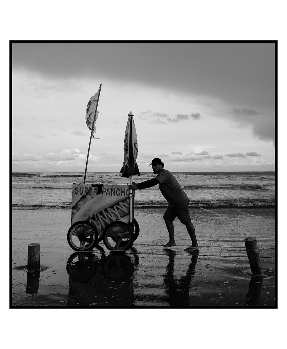 Hot dog cart 🌭

#FujiRecipe #Xtrans #NewRecipe #SOOC #nopostprocessing #Monochrome #Fujifilm #Fujimonochrome #straightoutofcamera #blackandawhitephotography #blancoynegro #outdoors #Fujix70 #raw_bnw #PictureFrame #raw_cuteness #bnw4vero #bnw #beach #sea #solitude #raw_beaches