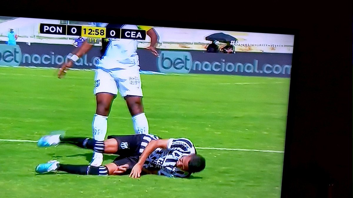 FBCSC's tweet image. Time do @CearaSC muito perdido em campo. #SerieBnaBand.