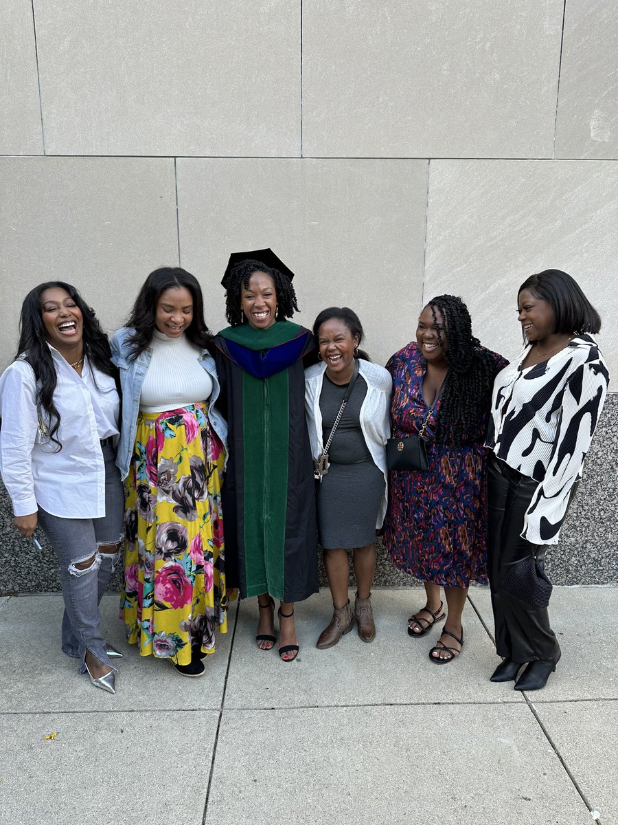 MD/PhD COMPLETE!
I’m still on cloud 9 that my childhood dream has come true with my tribe right behind me ❤️💫🥰