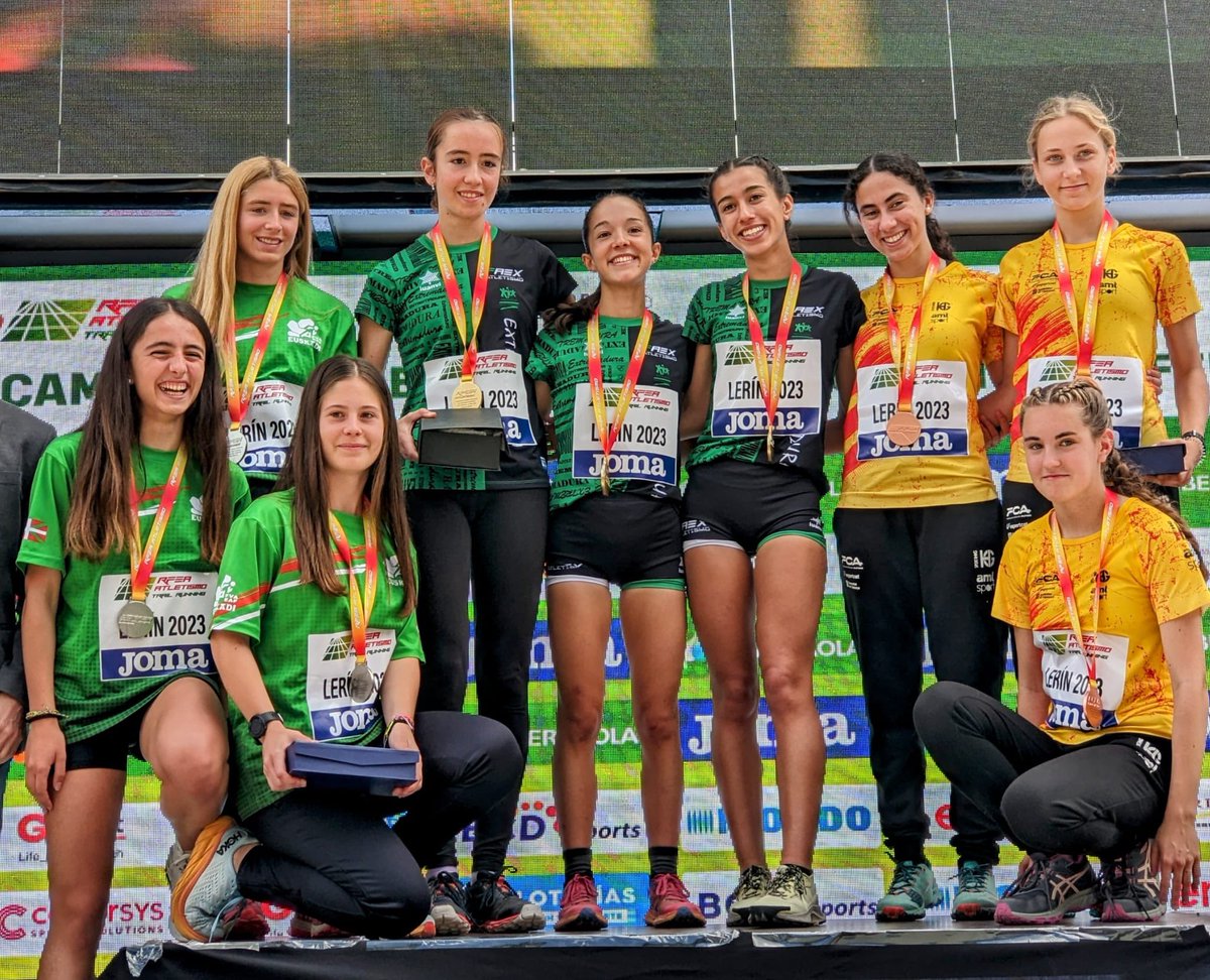 ultrescatalunya's tweet photo. 🏆 Catalunya arrasa el Campionat d'Espanya de Trail Running

Triomf absolut de Natàlia González i @MiquelCorberaR, que guanyen bitllet per al Mundial d'Àustria

La @Atletisme_FCA torna a casa amb 9 medalles, 5 per equips:

🥇Absolut masc i fem
🥇sub-23 fem
🥉Promoció masc i fem https://t.co/ELu1DGYC2B