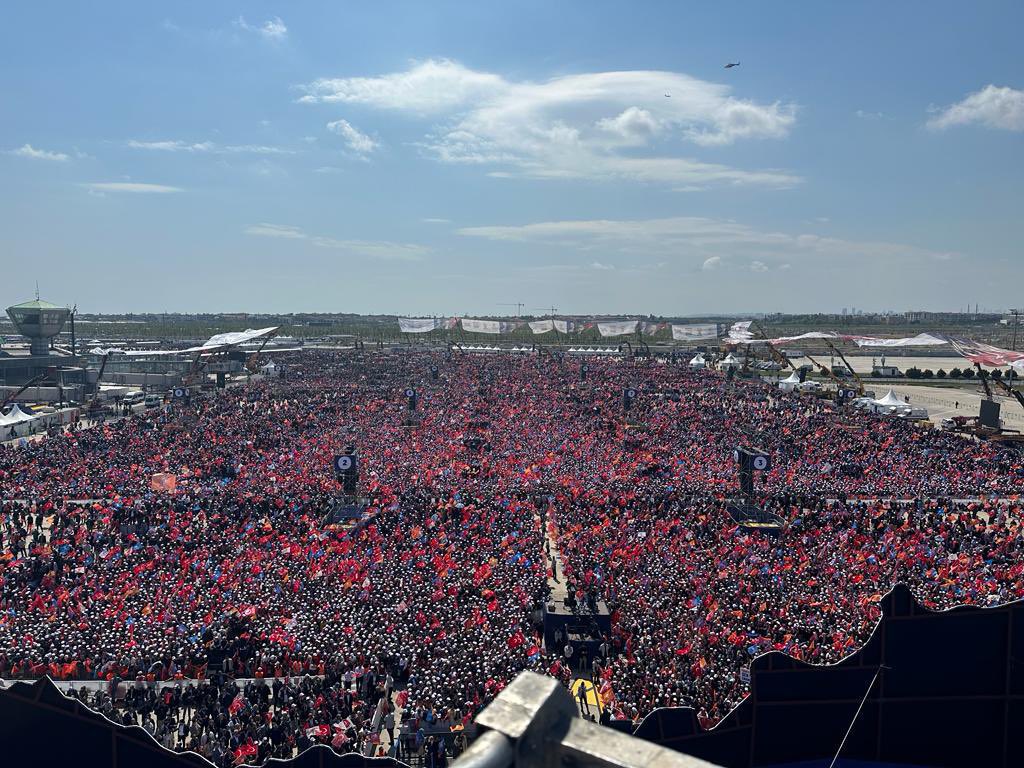 mkaofis's tweet photo. İnançlı kadrolar omuz omuza 🤲🏼👍🏼🇹🇷
#AtatürkHavalimanı https://t.co/vd7b2ExTDn
