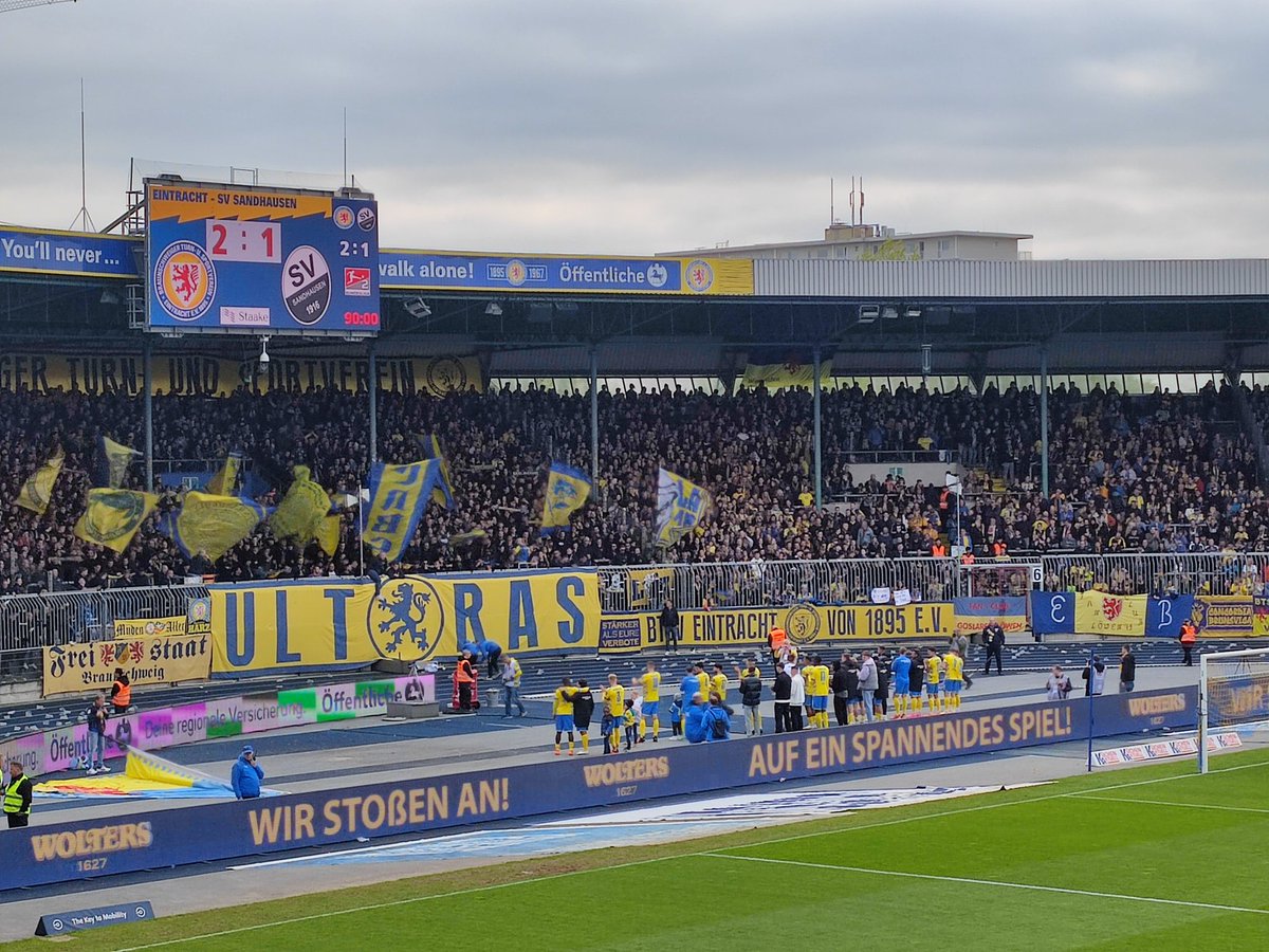 PhysikerRenz's tweet photo. Mein Herz, warum @EintrachtBSNews , warum?! #ebssvs https://t.co/Khg3RoOIDX
