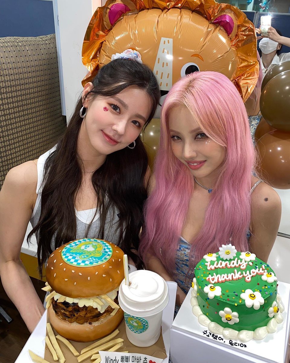 tinybluer's tweet image. ㅤ
       𝖣𝗂𝖽 ႸიႮ ᧁׁꫀׁׅܻ݊tׁׅ what kíղժ of ᏰᎥᎿᏟᏲ I am?
   가질 수 있는 것보다 어려운 걸 좋아해
ㅤ