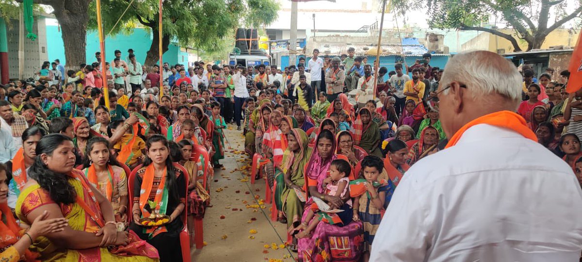 ಇಂದು ಯಲಬುರ್ಗಾ ಪಟ್ಟಣದ 15 ವಾರ್ಡ್ ಗಳಲ್ಲಿ ಚುನಾವಣಾ ಪ್ರಚಾರ ಸಭೆಗಳನ್ನು ಉದ್ದೇಶಿಸಿ ಮಾತನಾಡಲಾಯಿತು. ಬಿಜೆಪಿ ಸರ್ಕಾರದ ಸಾಧನೆಗಳನ್ನು ಜನರಿಗೆ ತಿಳಿಸಿ ಅಭಿವೃದ್ಧಿಯನ್ನು ಬೆಂಬಲಿಸುವಂತೆ ಮನವಿ ಮಾಡಲಾಯಿತು. ಸ್ಥಳೀಯ ಮುಖಂಡರು ಹಾಜರಿದ್ದರು.

<a href="/BJP4Karnataka/">BJP Karnataka</a>
