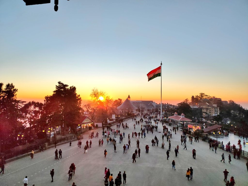 R1shi_Rish's tweet image. I want to visit the queen of hills Shimla. The beautiful trek to Jakhu temple gives me immense peace from hustle bustle of city life. 
Love strolling on mall road enjoying the peanuts and feeling fresh air on face 😍

#Walkaroo #WalkarooFootwear #WalkWithWalkaroo
@WalkarooIN
