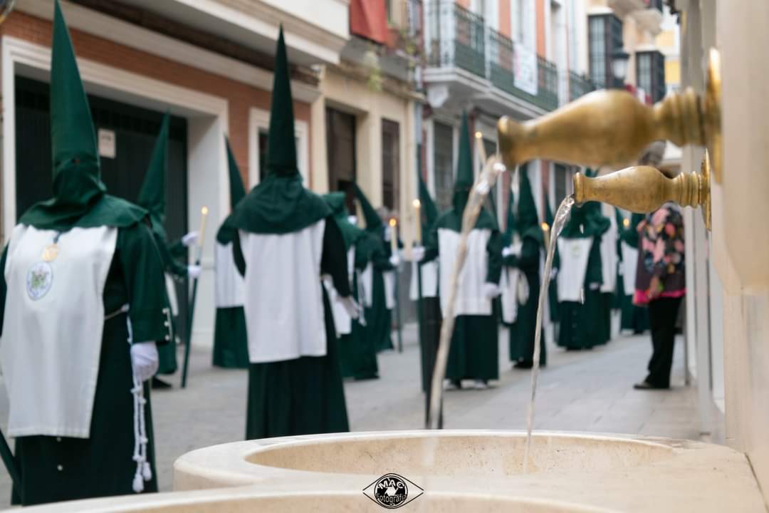 martaaycu's tweet photo. Esperando la Esperanza, del agua
#fotografia #fotografiacofrade #cofrade #esperanza #esperanzadecabra #capuchones #nazarenos #verde #juevessanto #SemanaSantaDeCabra #SemanaSantaEgabrense #egabrense https://t.co/OiOl2z8RxU