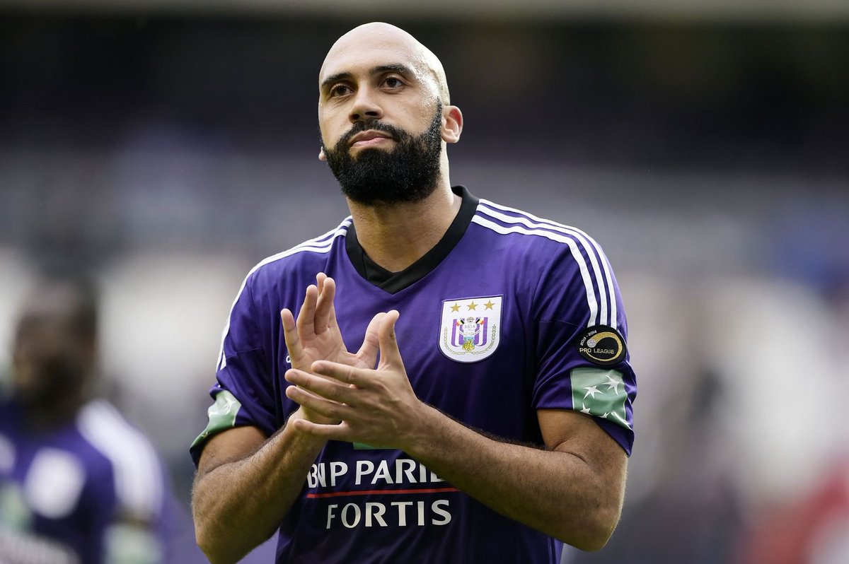 R9Football_'s tweet photo. #4
Anthony Vanden Borre
#FM07
It's hard to believe that someone capped 28 times at by Belgium is a 'flop', but it's also shocking knowing he got so many, despite becoming one of the best defenders in football on #FM07 Recently re-joined Anderlecht after 3 years out of Football. https://t.co/rFOOkIKj0a